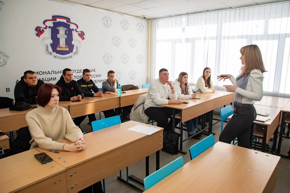 В ДГУЮ Минюста России прошел тренинг «Пять путей к сердцу друг друга: как построить стабильные отношения в родительской семье (и зачем это знать юристу)»