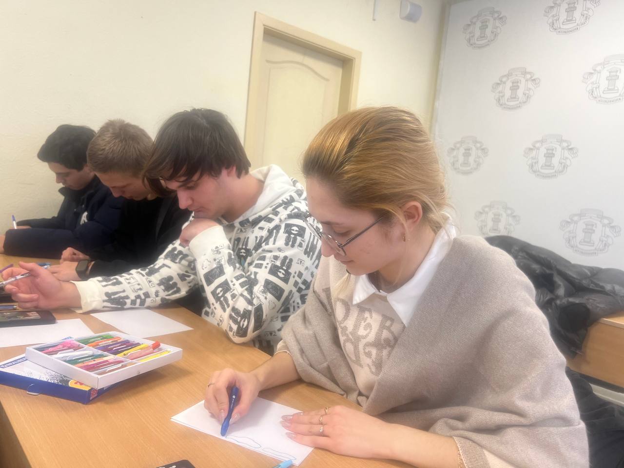 В ДГУЮ Минюста России прошла арт-терапевтическая мастерская «Образ силы: как я справляюсь с трудностями»
